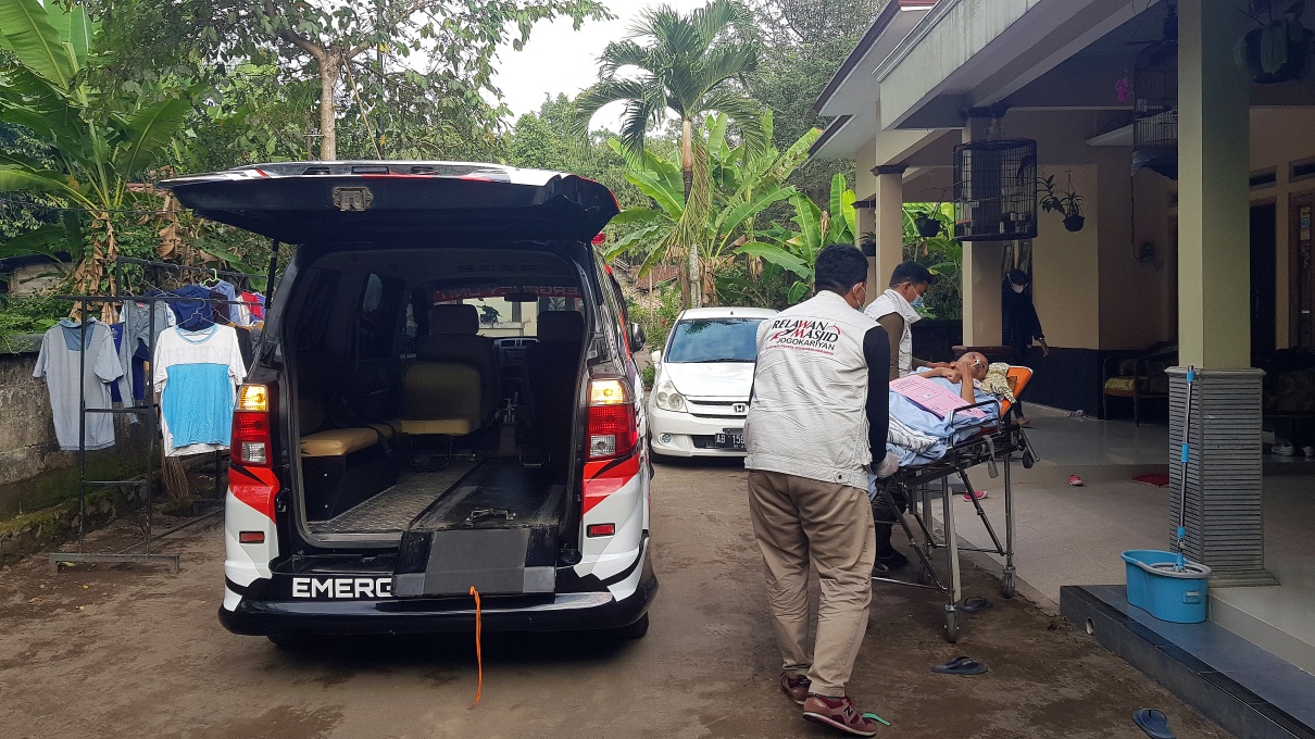 ambulance02.jpg