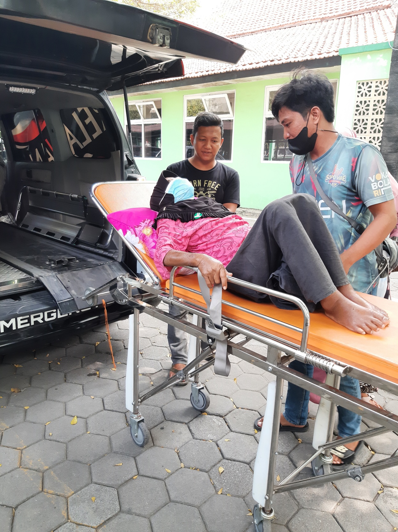 batch_ambulance10.jpg